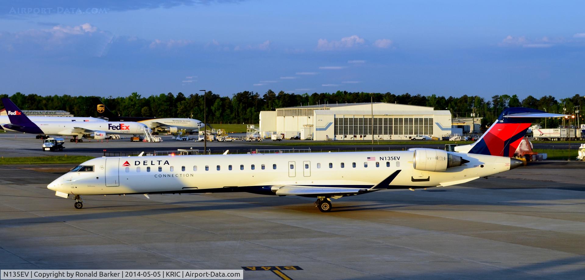 N135EV, 2009 Bombardier CRJ-900ER (CL-600-2D24) C/N 15225, Taxi Richmond