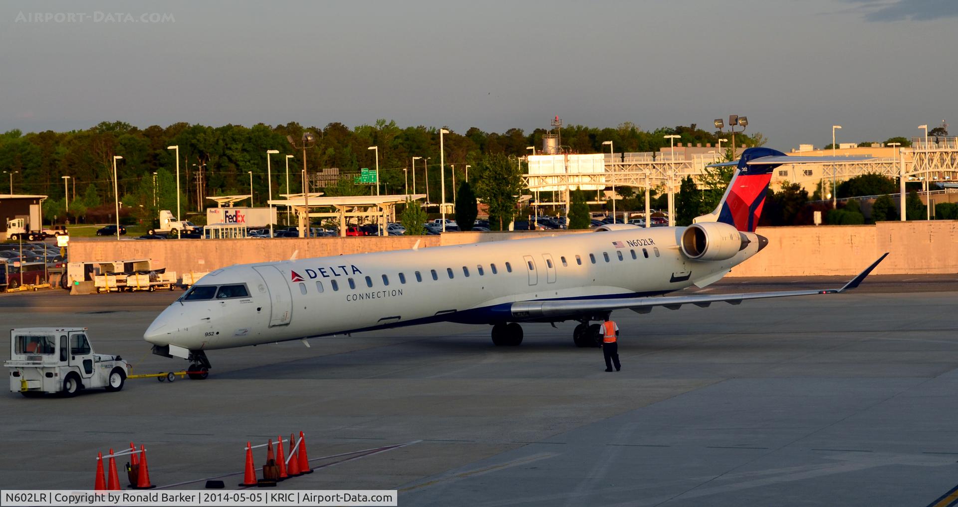 N602LR, 2008 Bombardier CRJ-900ER (CL-600-2D24) C/N 15151, Pushback Richmond