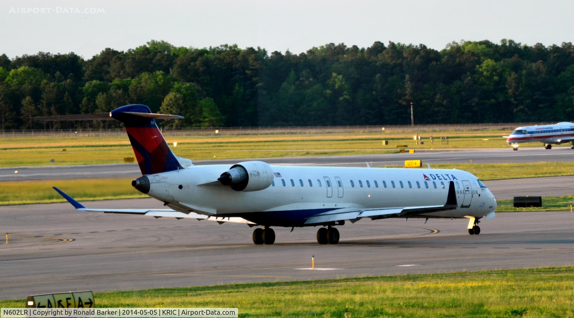 N602LR, 2008 Bombardier CRJ-900ER (CL-600-2D24) C/N 15151, Taxi to runway Richmond