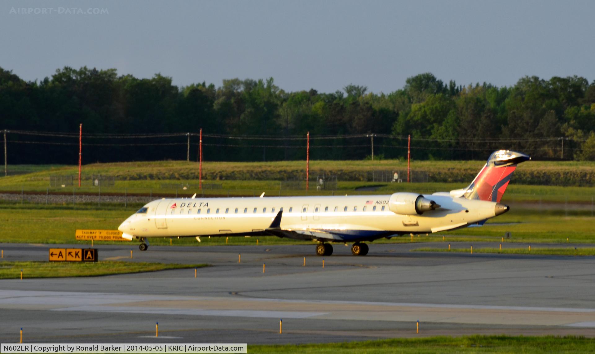 N602LR, 2008 Bombardier CRJ-900ER (CL-600-2D24) C/N 15151, On to the runway Richmond