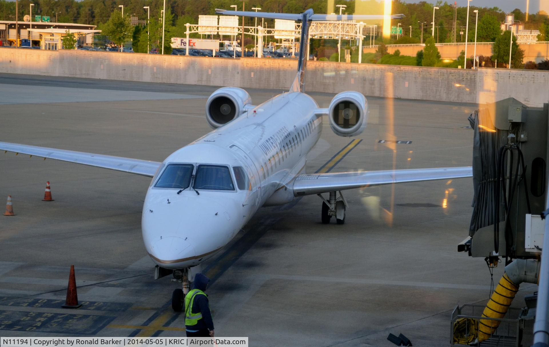 N11194, 2005 Embraer ERJ-145XR (EMB-145XR) C/N 14500940, Gate B4 Richmond