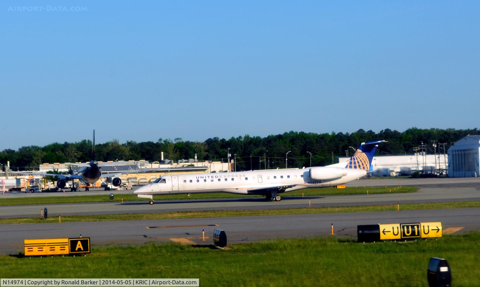 N14974, 1999 Embraer ERJ-145LR (EMB-145LR) C/N 145161, Taxi to runway Richmond