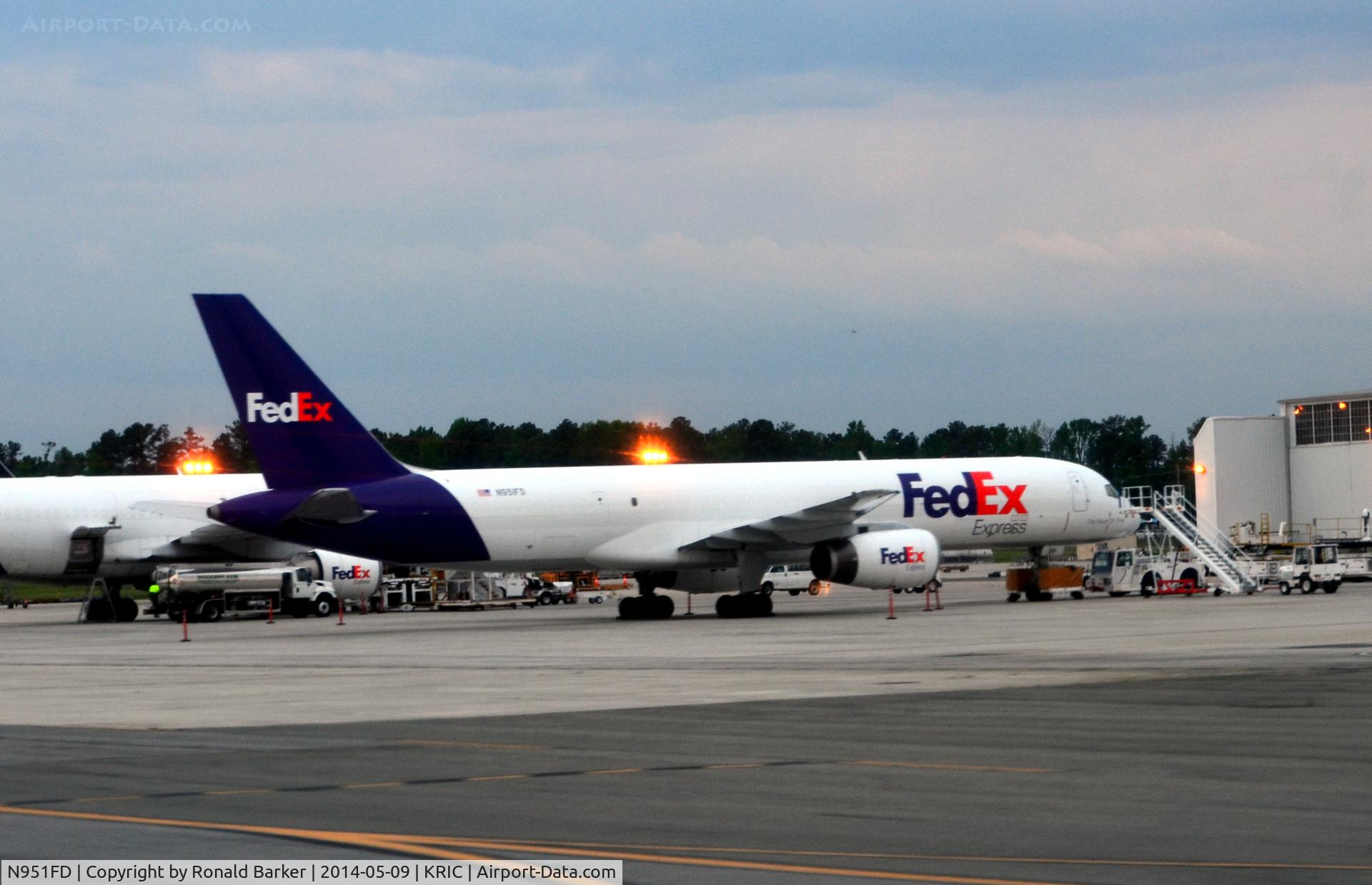 N951FD, 1997 Boeing 757-236 C/N 28665, On the ramp Richmond