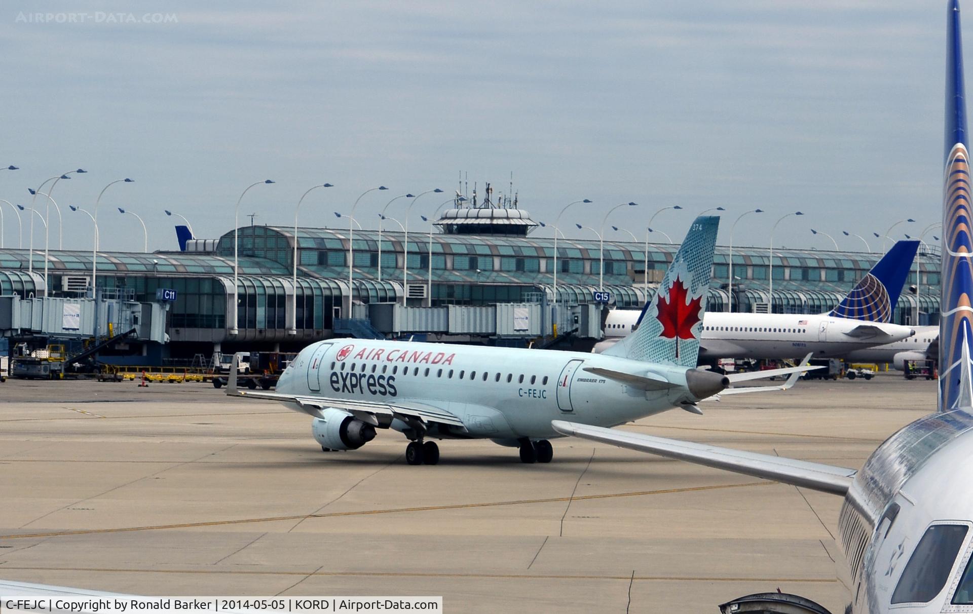 C-FEJC, 2005 Embraer 175SU (ERJ-170-200SU) C/N 17000089, Taxi for takeoff O'Hare
