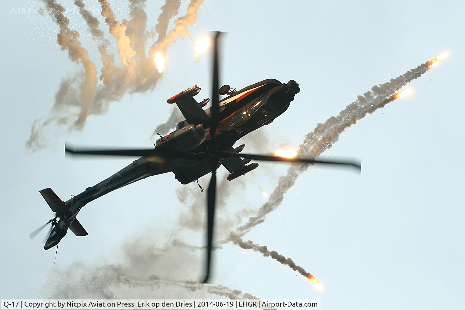 Q-17, 1998 Boeing AH-64DN Apache C/N DN017, Netherlands AF AH-64D Q-17 deploying flares