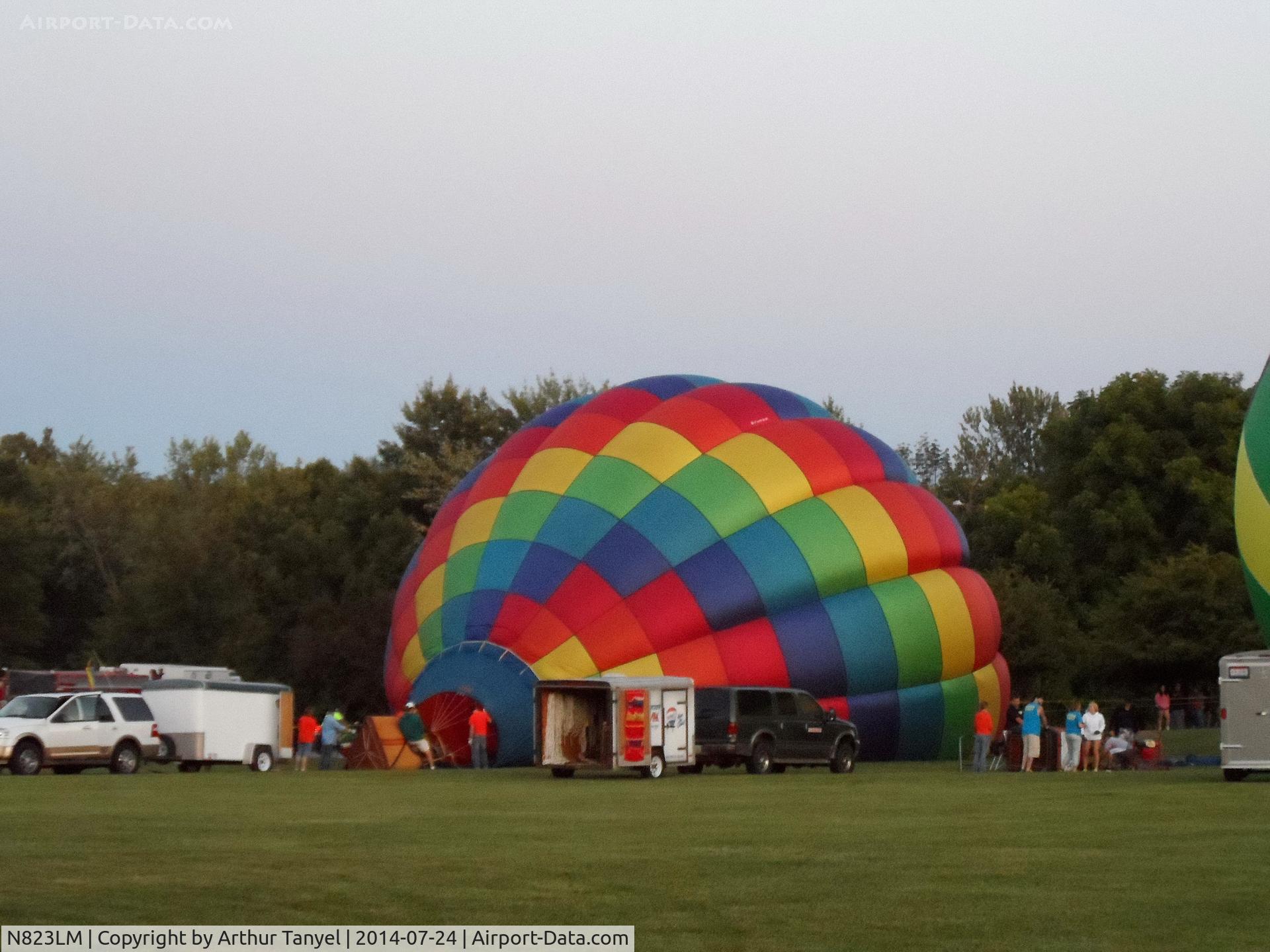 N823LM, Balloon Works FIREFLY 7-15 C/N F7-898, Preparing for the 2014 Western PA Balloon Festival light up night