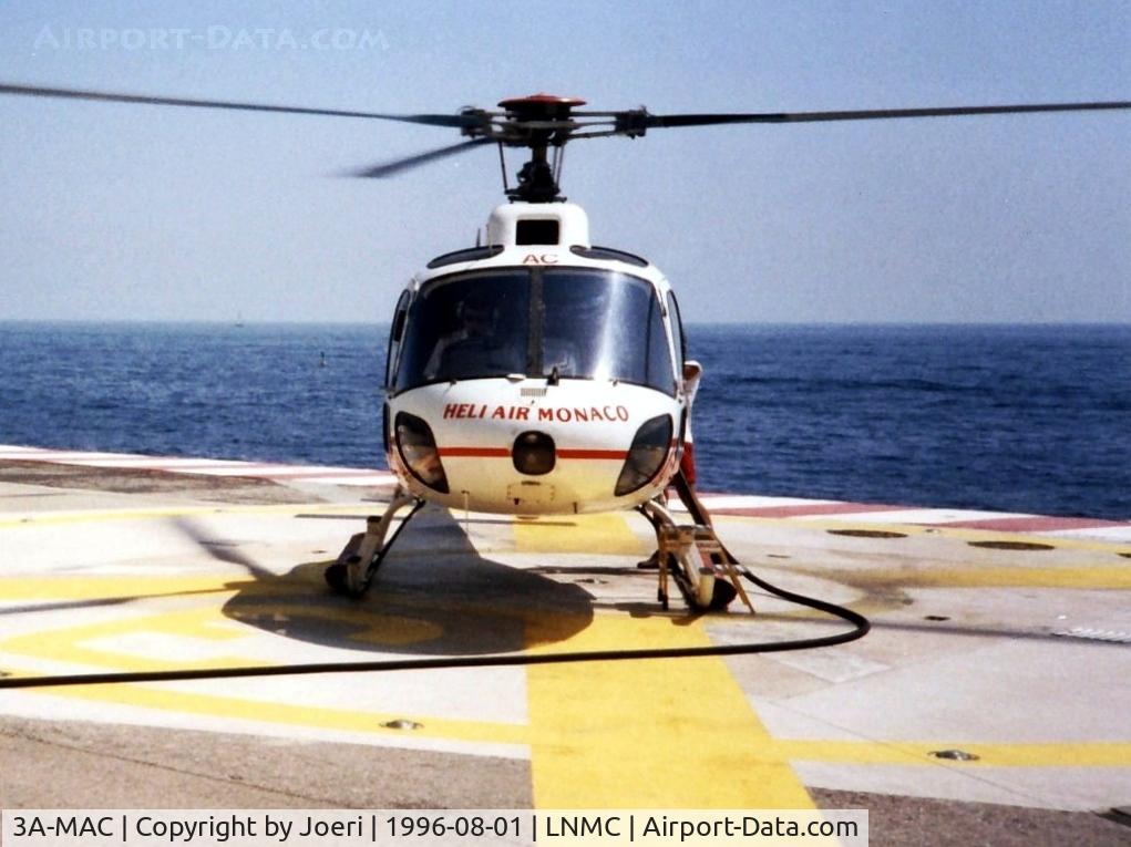 3A-MAC, 1983 Aérospatiale AS-350B Ecureuil C/N 1673, Refuelling