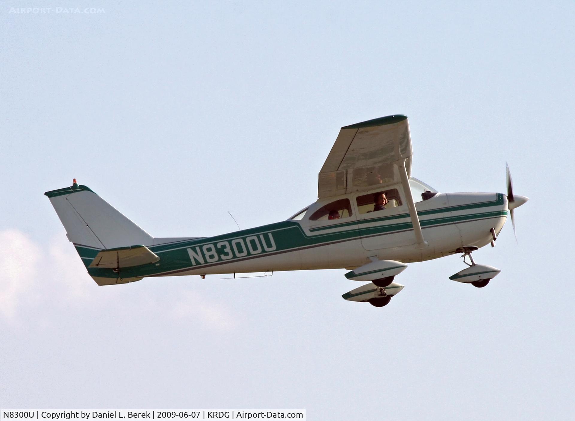 N8300U, 1964 Cessna 172F C/N 17252200, It's hard to tell that this aircraft was 45 years old when captured; she was built in 1964.