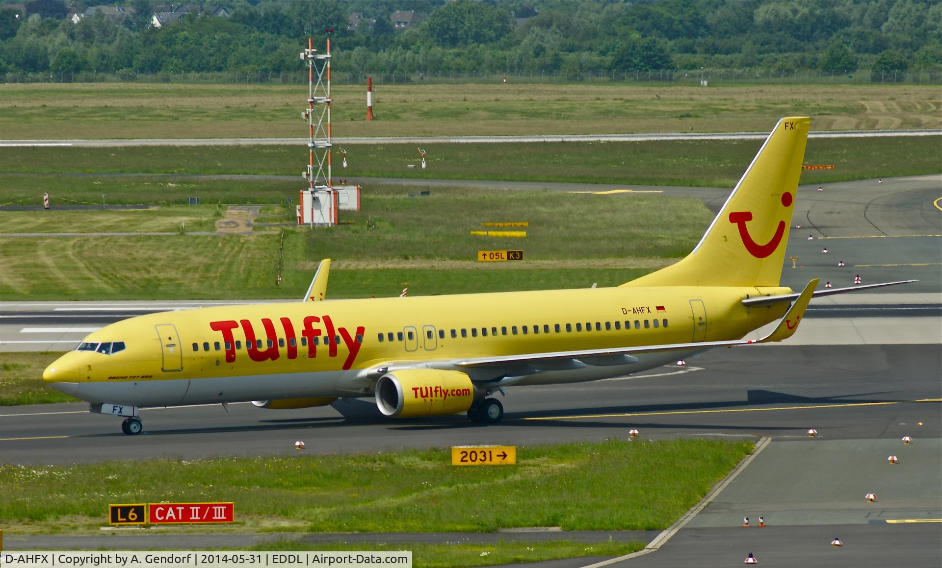 D-AHFX, 2001 Boeing 737-8K5 C/N 30416, TUIfly, is here after landing at Düsseldorf Int'l(EDDL)