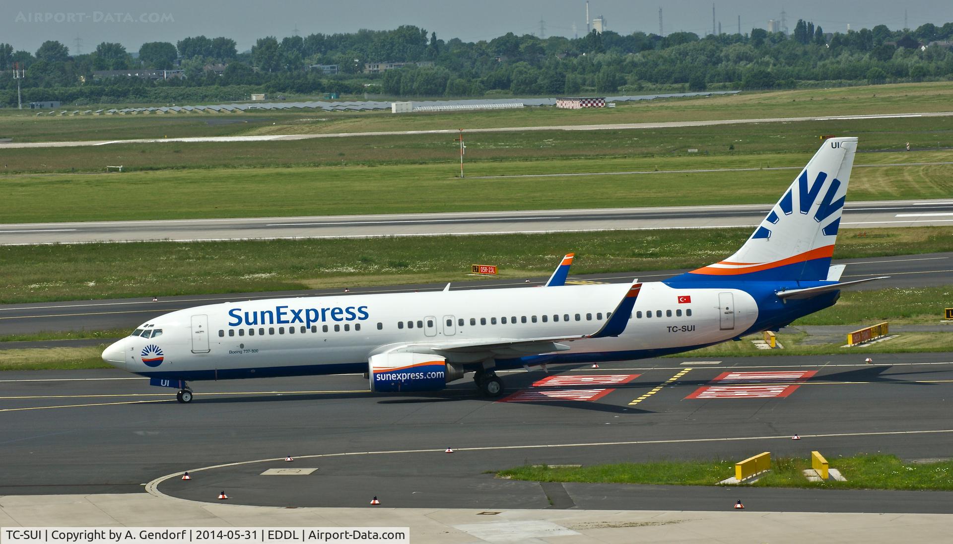 TC-SUI, 2003 Boeing 737-8CX C/N 32367, Sun Express, seen here shortly after landing at Düsseldorf Int'l(EDDL)