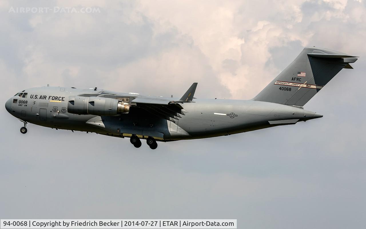 94-0068, 1994 McDonnell Douglas C-17A Globemaster III C/N 50028/F-27, on final RW26