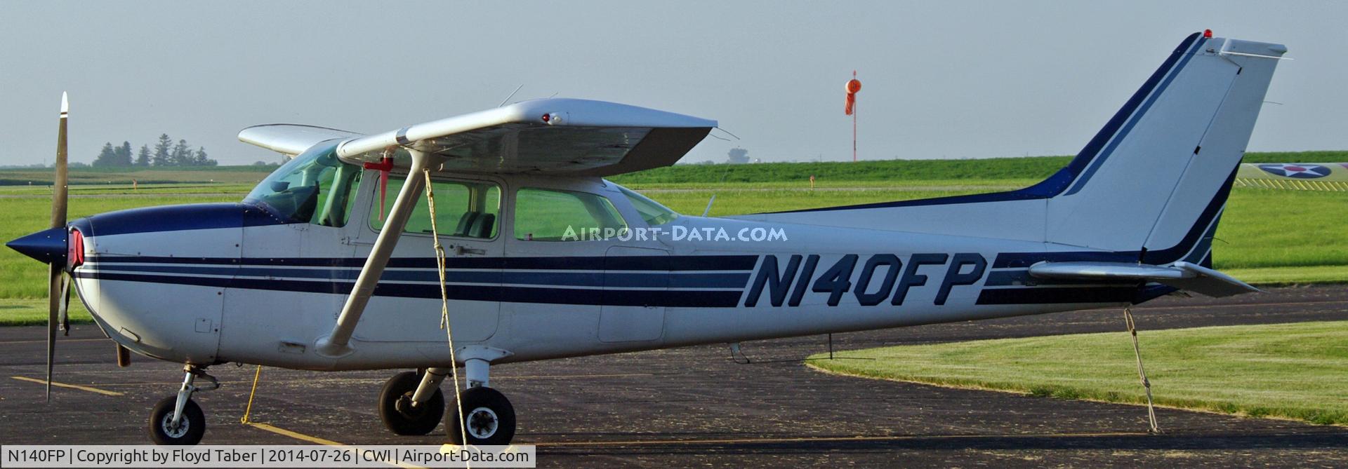 N140FP, 1986 Cessna 172P C/N 17276539, On the ramp Clinton Iowa