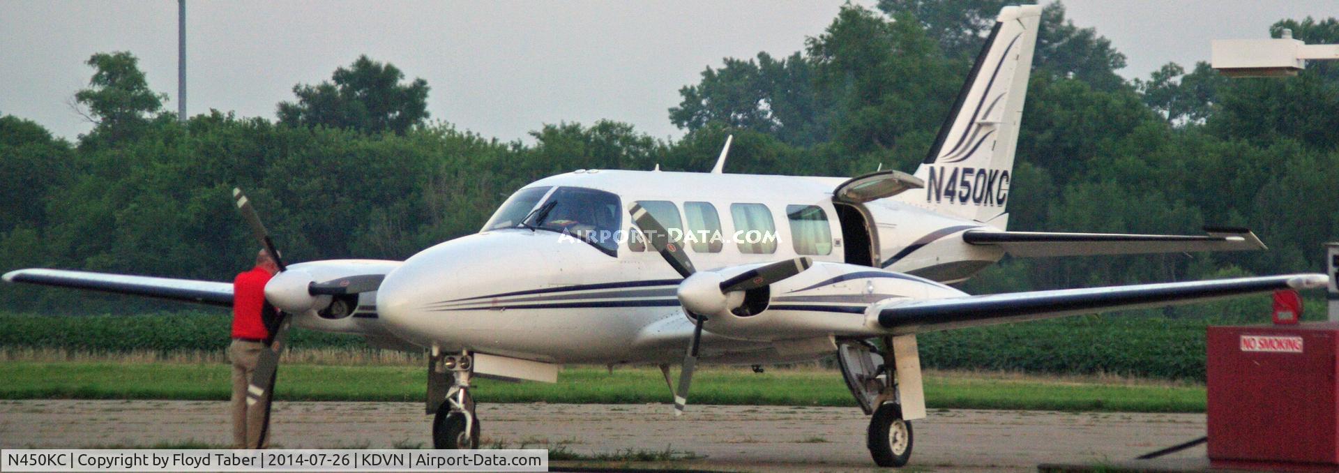 N450KC, 1978 Piper PA-31-350 Chieftain C/N 31-7852092, Fueling up at Davenport Municipal