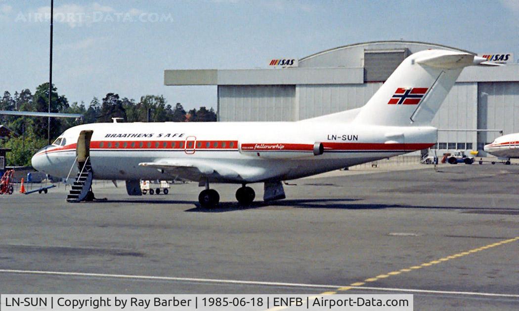 LN-SUN, 1969 Fokker F.28-1000 Fellowship C/N 11012, Fokker F-28-1000 Fellowship [11012] (Braathens SAFE) Oslo-Fornebu~LN 18/06/1985. From a slide.