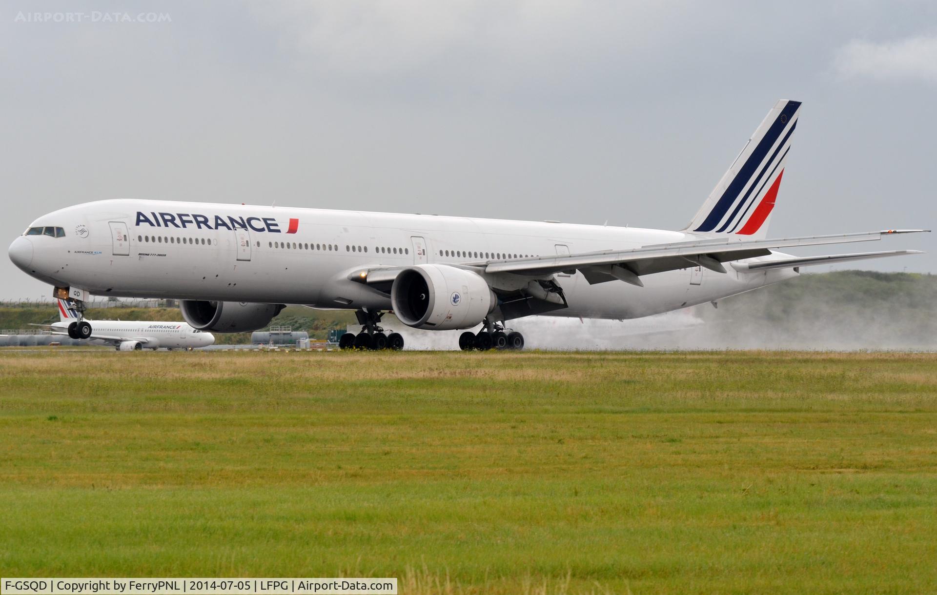 F-GSQD, 2004 Boeing 777-328/ER C/N 32726, Air France B773 landing on a wet runway.
