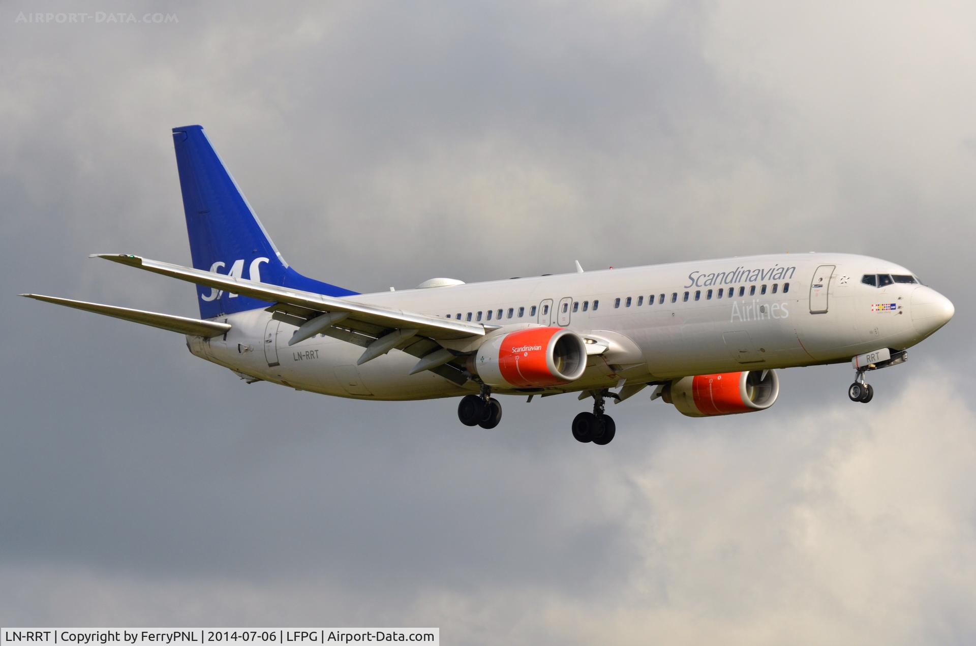 LN-RRT, 2001 Boeing 737-883 C/N 28326, SAS B738 landing