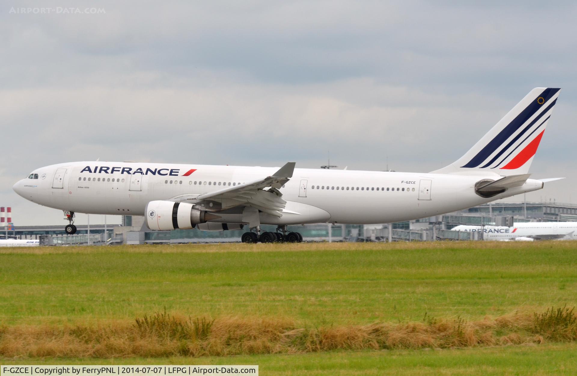 F-GZCE, 2002 Airbus A330-203 C/N 465, Air France A332 landing at its base.