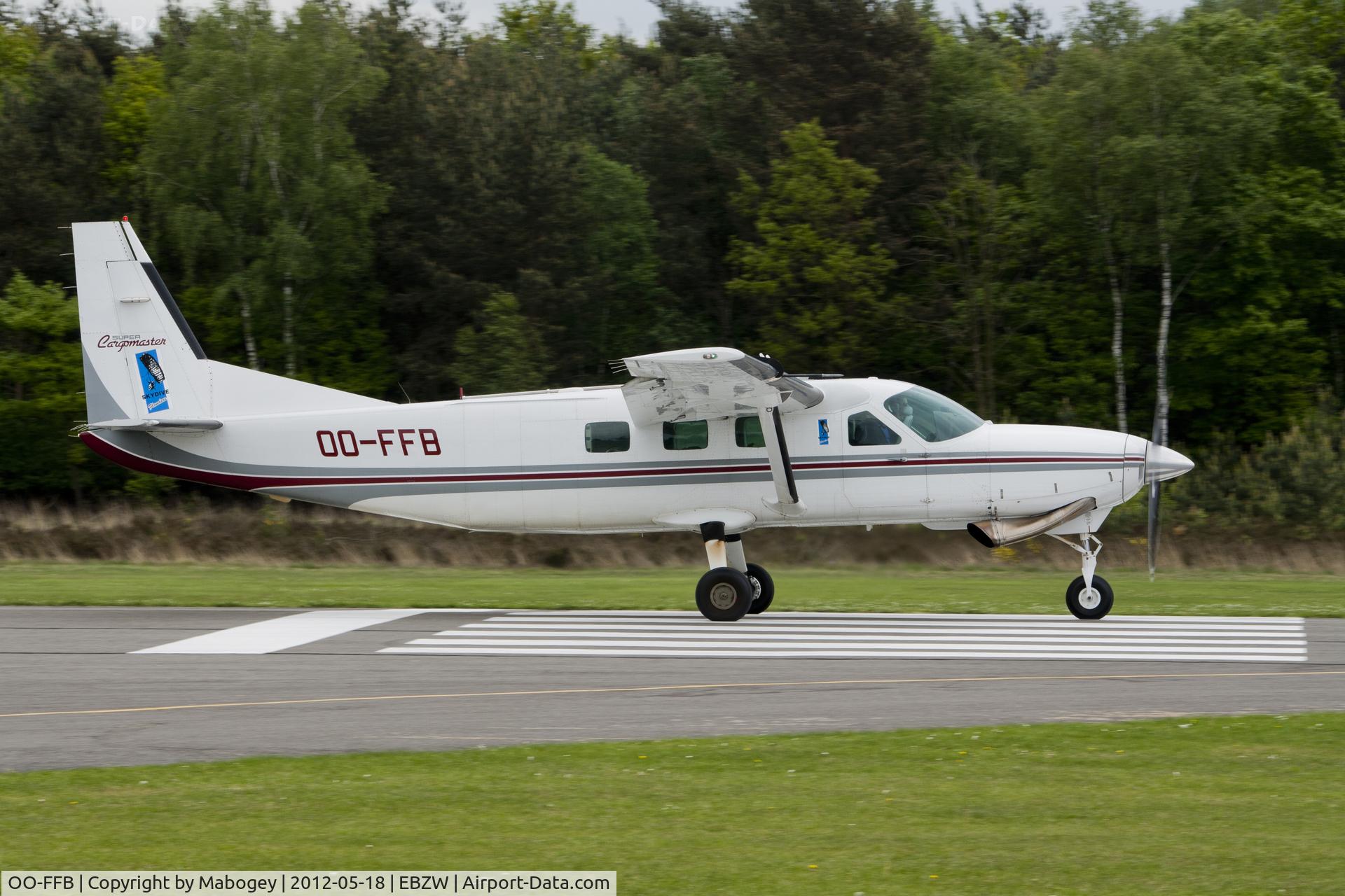 OO-FFB, 2000 Cessna 208B Super Cargomaster C/N 208B0834, Takeoff @ Zwartberg for paradrop.