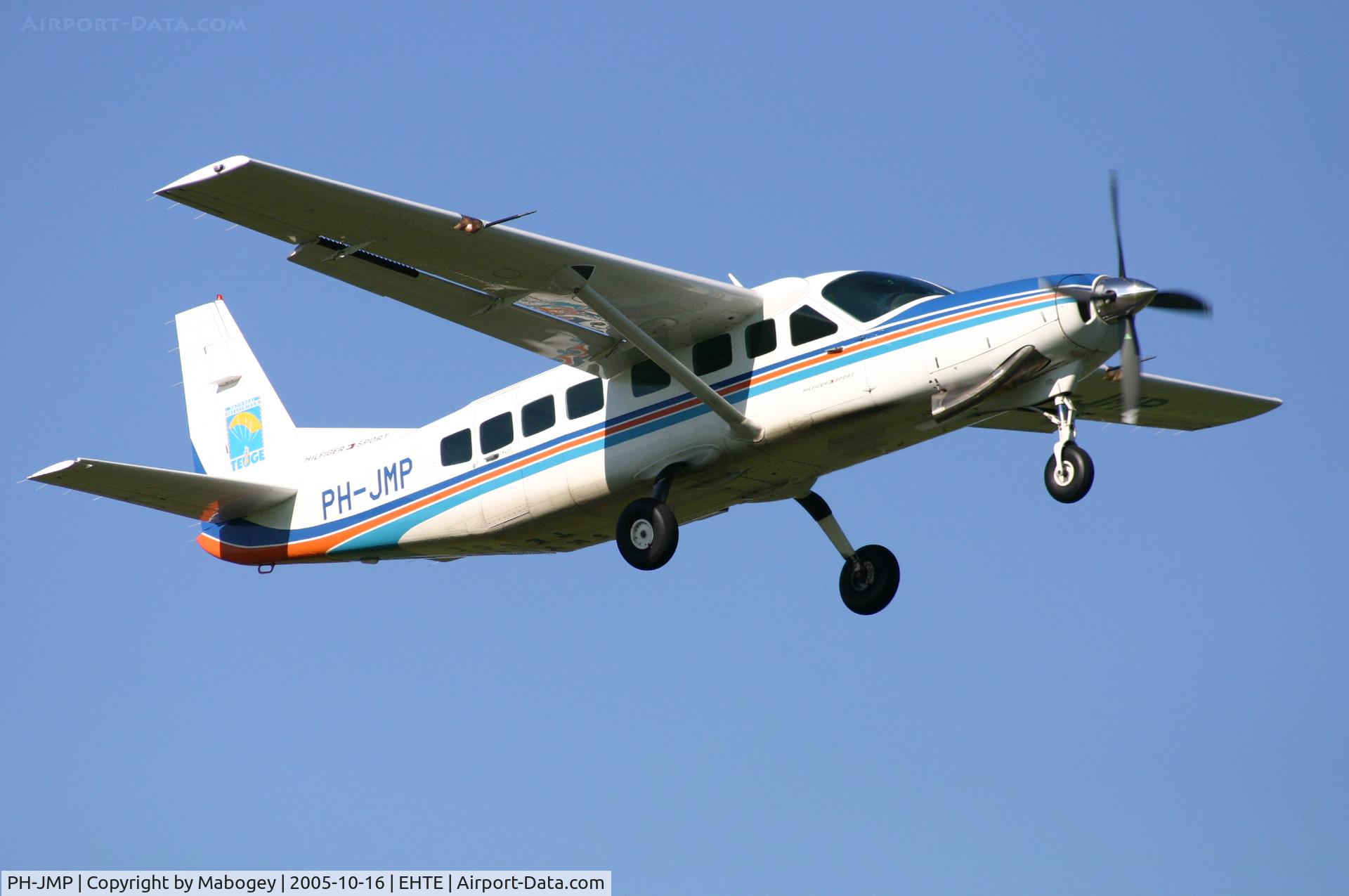 PH-JMP, 1997 Cessna 208B Supervan 900 C/N 208B-0583, PH-JMP after takeoff.