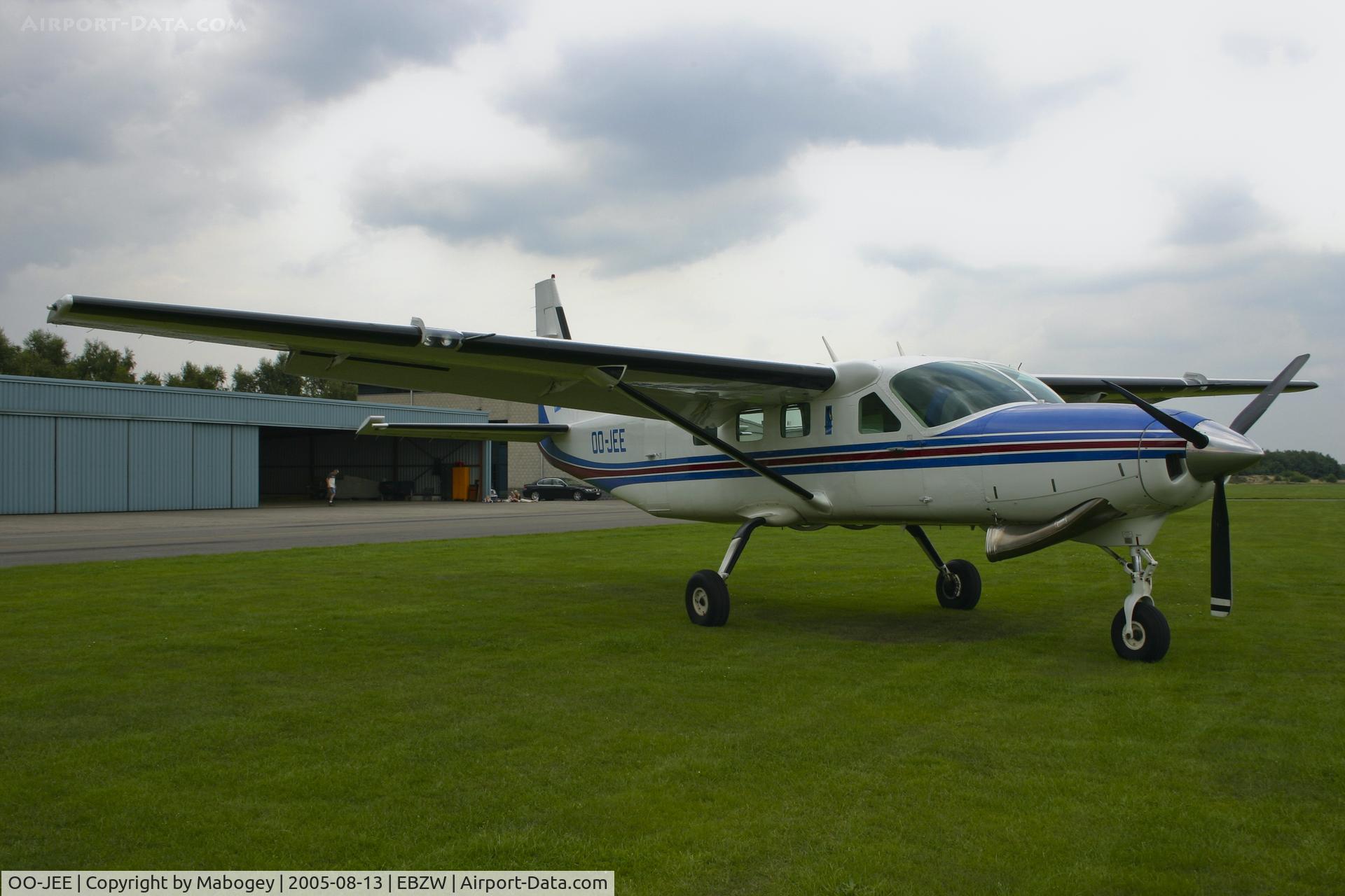OO-JEE, 2001 Cessna 208B Grand Caravan C/N 208B0879, The OO-JEE with the old engine...
