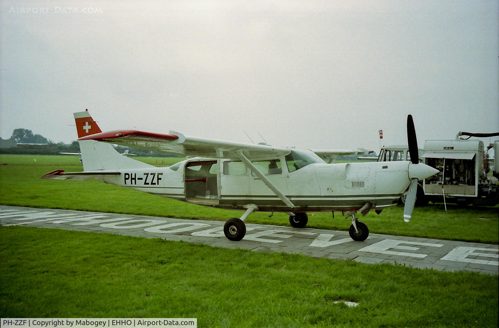 PH-ZZF, 1982 Cessna T207A C/N 207-00747, The PH-ZZF, old colours.