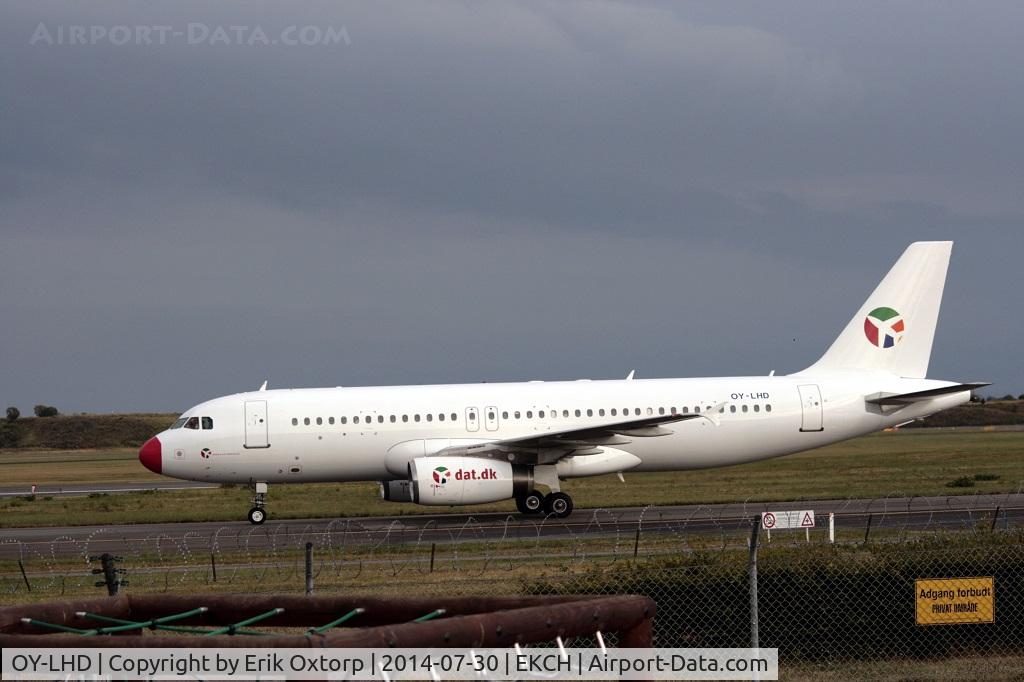 OY-LHD, 1990 Airbus A320-231 C/N 0113, OY-LHD arrived rw 04L
