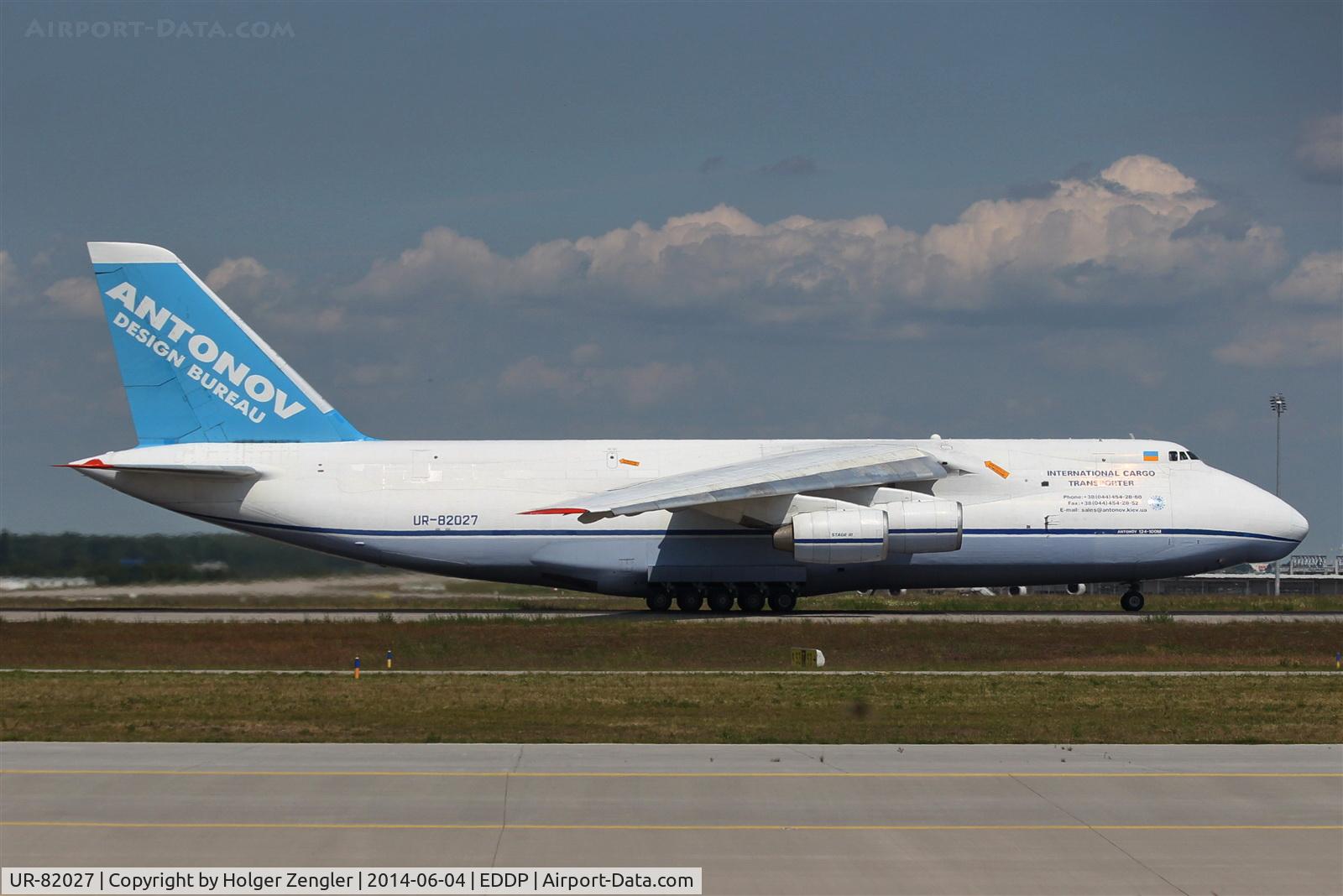 UR-82027, 1990 Antonov An-124-100 Ruslan C/N 19530502288, Eastbound departing on rwy 08L ...