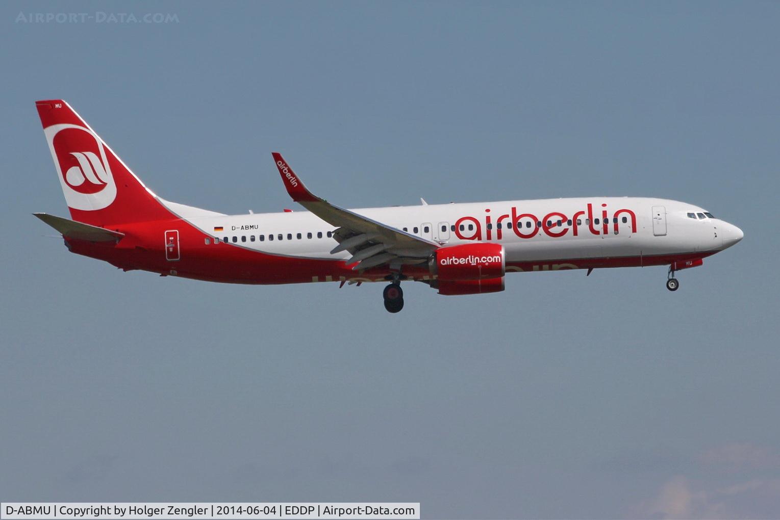 D-ABMU, 2013 Boeing 737-86J C/N 39384, Final for rwy 08R....