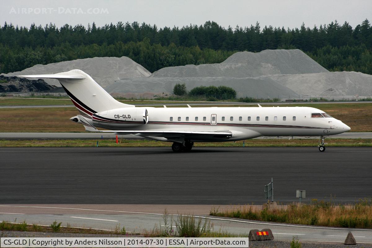 CS-GLD, 2012 Bombardier BD-700-1A10 Global 6000 C/N 9538, Taxiing in on ramp K after a flight from Houston.