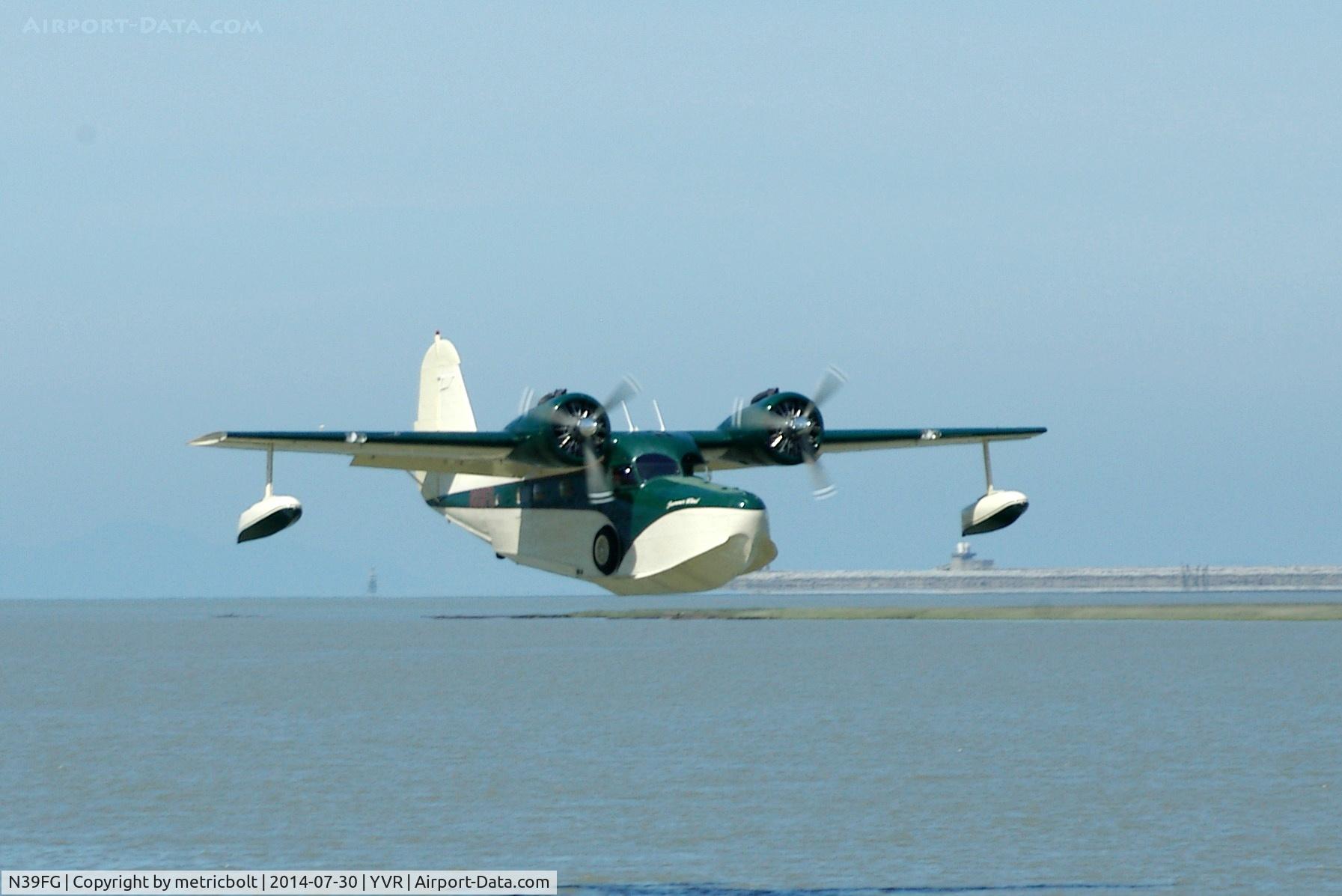 N39FG, 1939 Grumman G-21A Goose C/N 1059, Landing on the Fraser