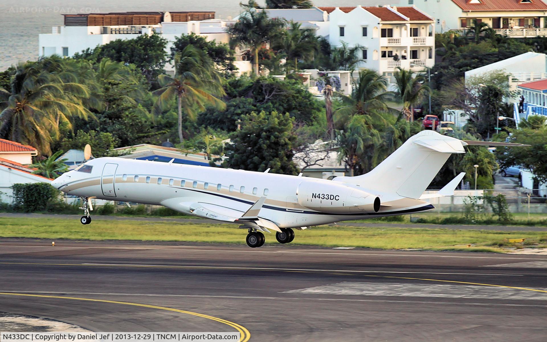 N433DC, 2006 Bombardier Challenger 300 (BD-100-1A10) C/N 20133, N433DC