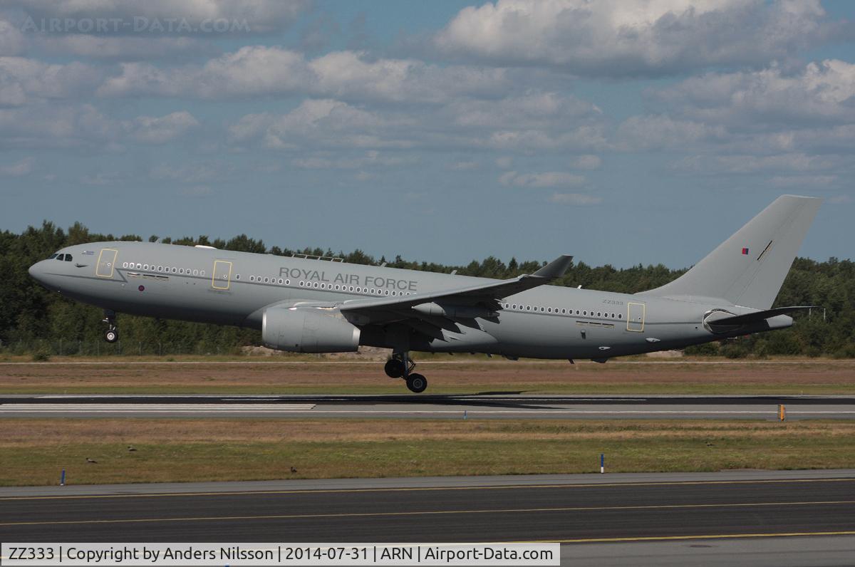 ZZ333, 2012 Airbus KC3 Voyager (A330-243MRTT) C/N 1312, Landing on runway 26.