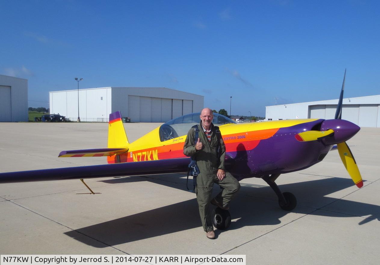 N77KW, 1997 Extra EA-300/L C/N 053, Getting ready for some aerobatics.