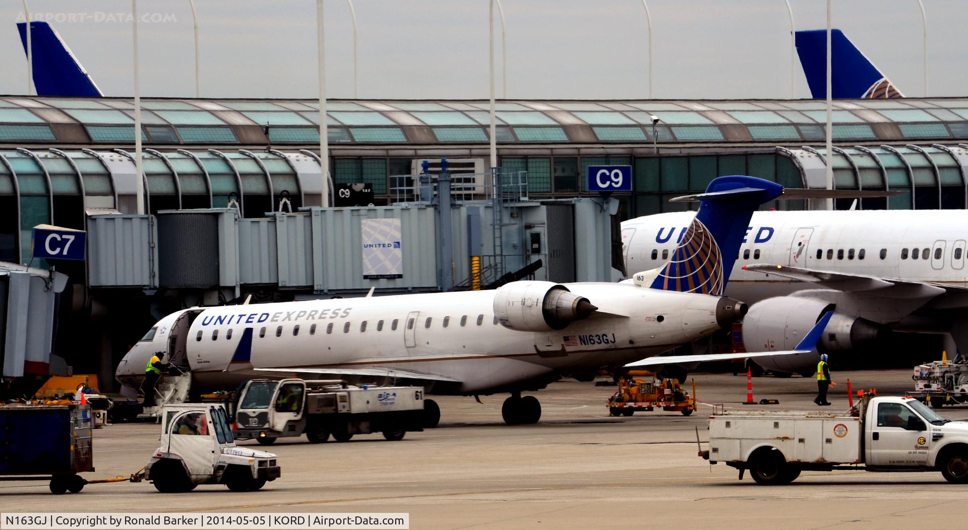N163GJ, 2006 Bombardier CRJ-702 (CL-600-2C10) Regional Jet C/N 10255, Gate C7 O'Hare