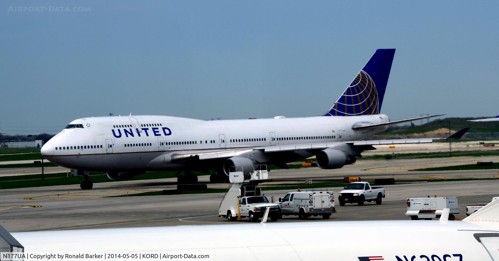 N177UA, 1990 Boeing 747-422 C/N 24384, Taxi O'Hare