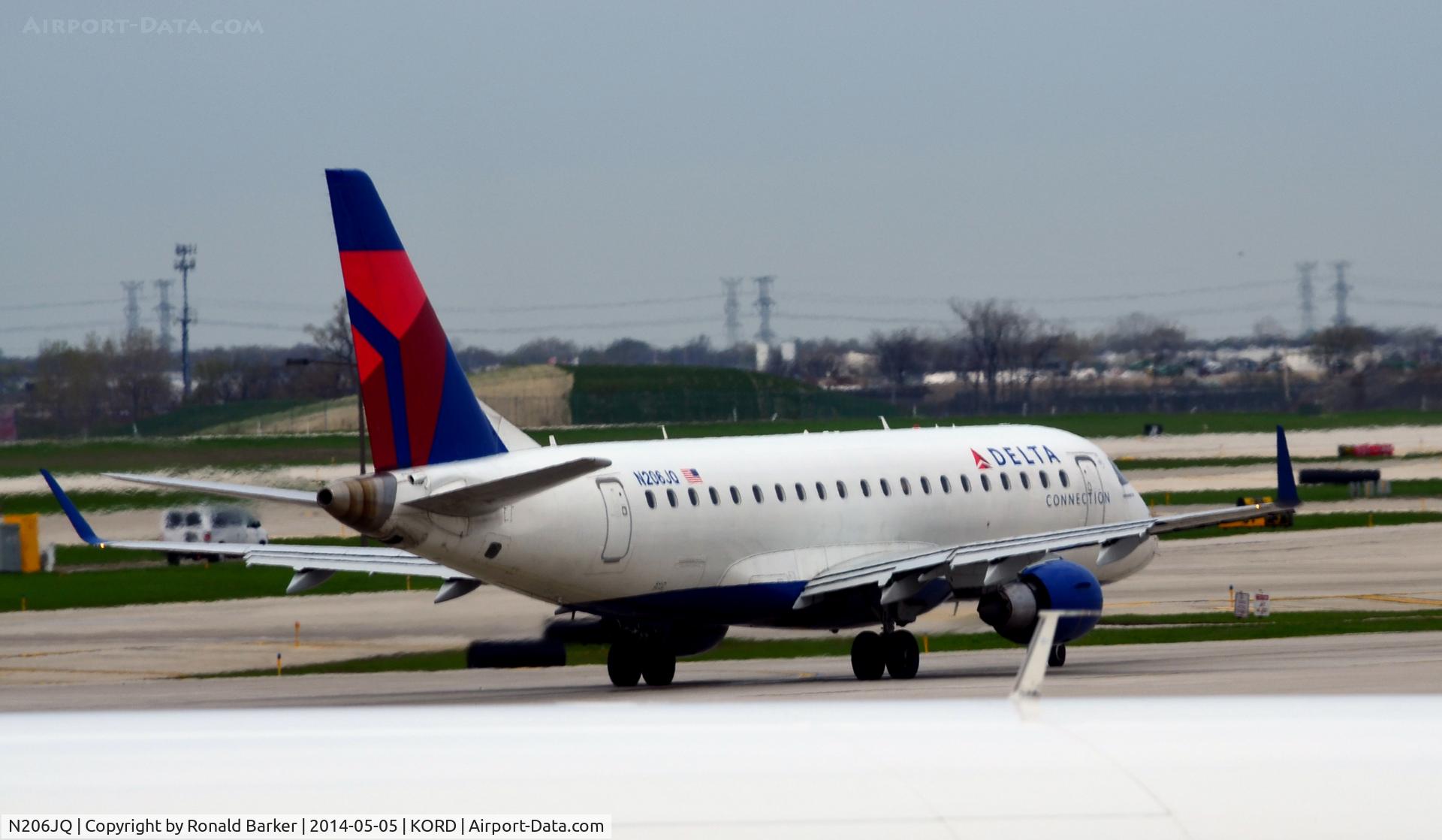 N206JQ, 2008 Embraer 175LR (ERJ-170-200LR) C/N 17000249, Taxi O'Hare