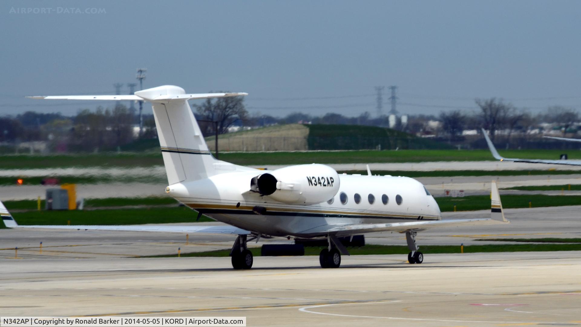 N342AP, 2003 Gulfstream Aerospace G-IV C/N 1515, Taxi O'Hare