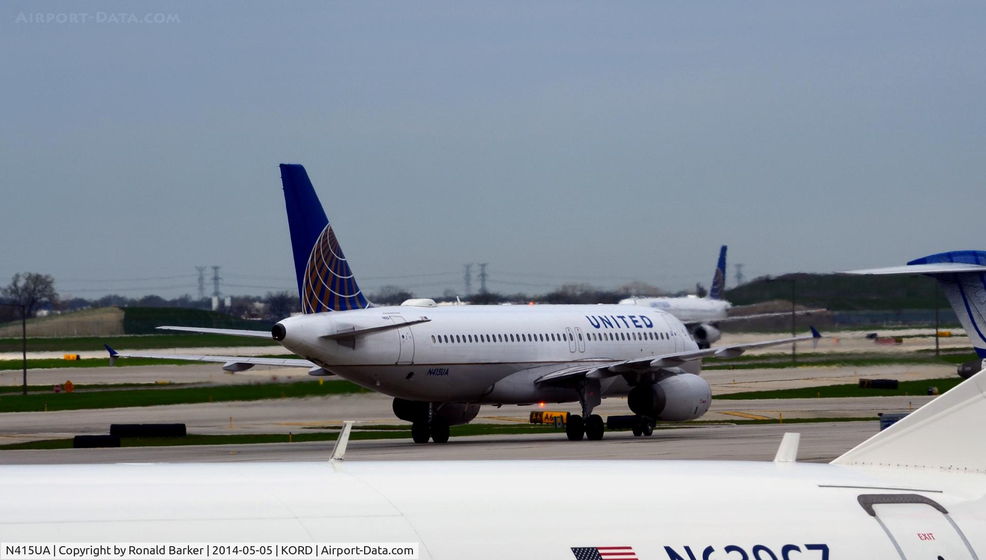 N415UA, 1994 Airbus A320-232 C/N 475, Taxi O'Hare