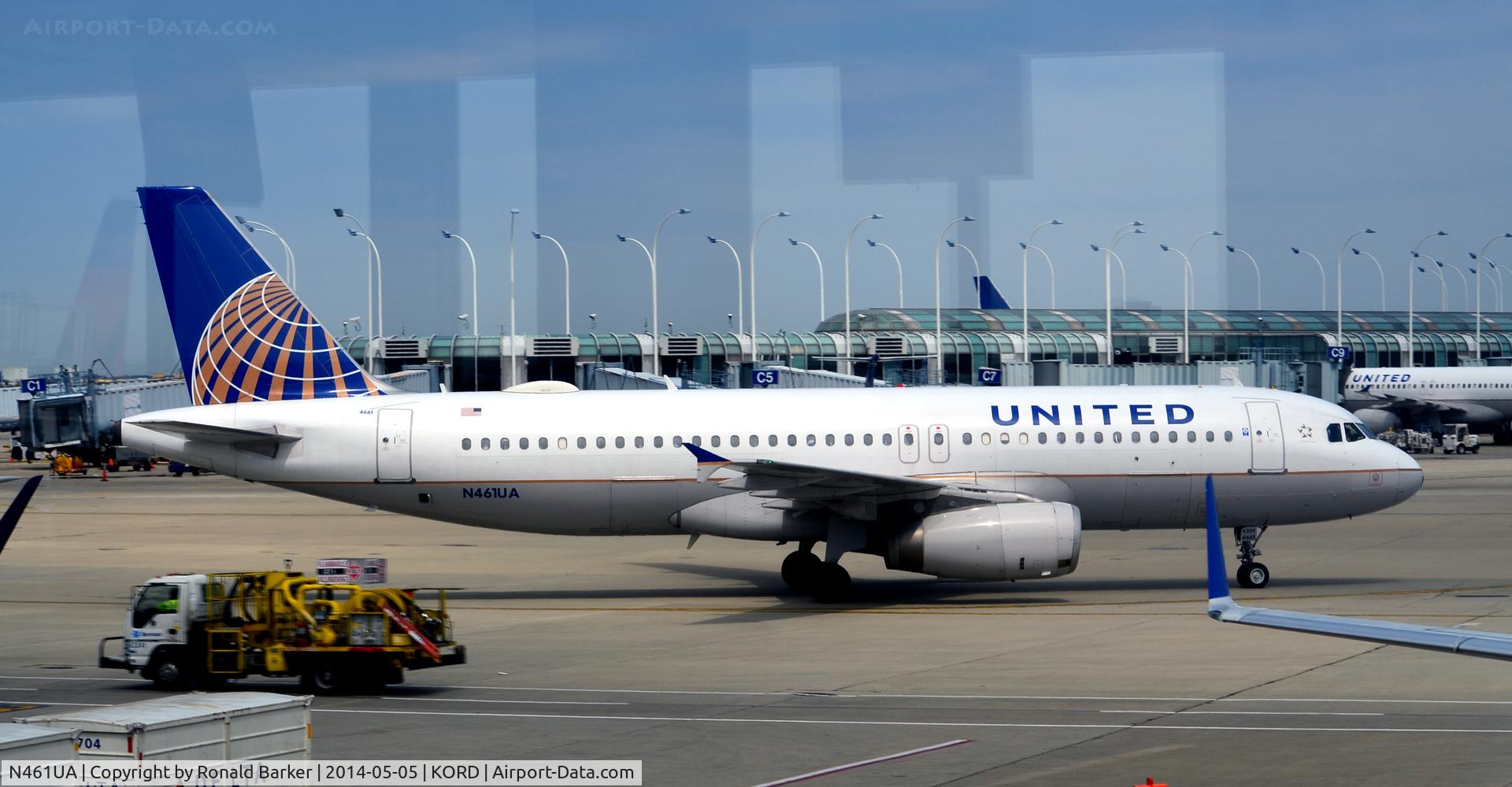 N461UA, 2000 Airbus A320-232 C/N 1266, Taxi O'Hare