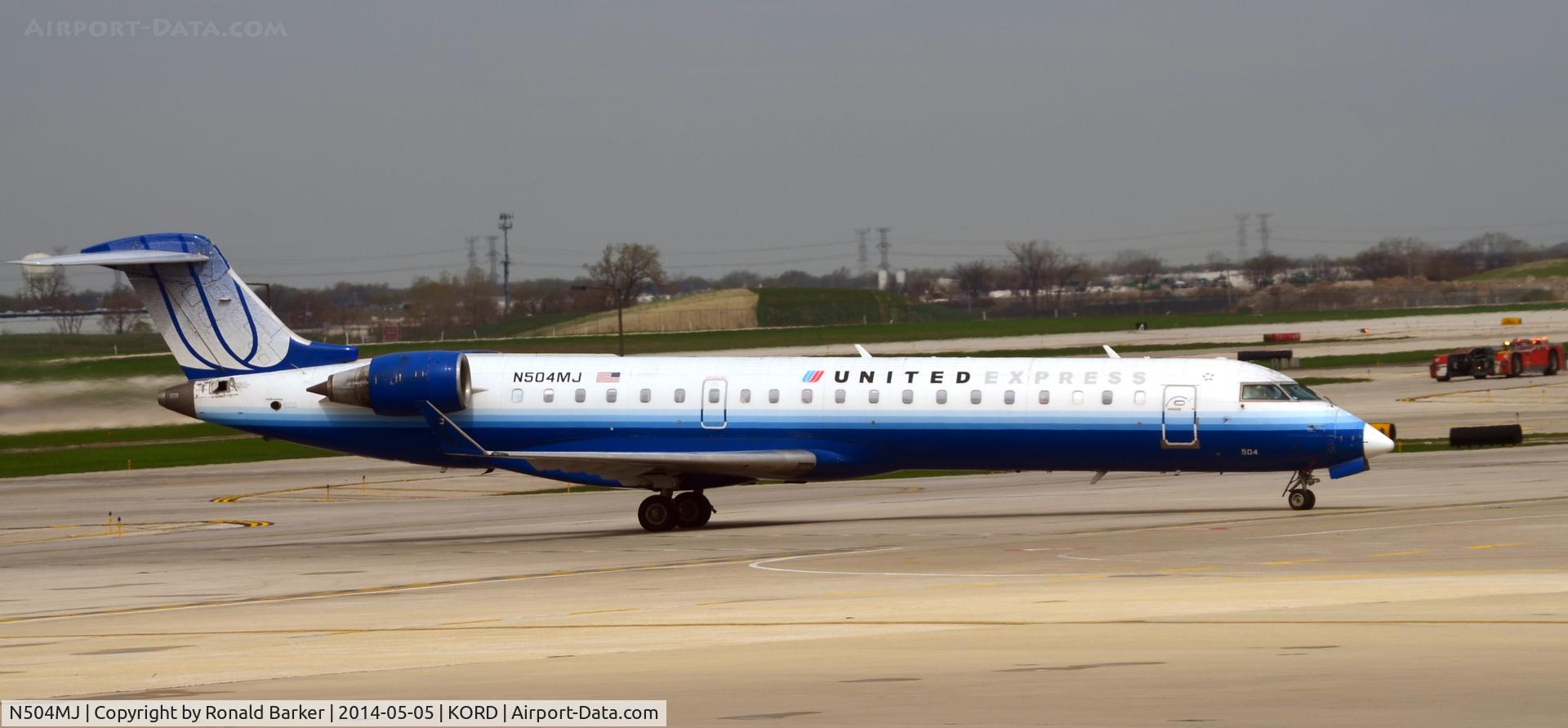 N504MJ, 2002 Bombardier CRJ-700 (CL-600-2C10) Regional Jet C/N 10066, Taxi O'Hare