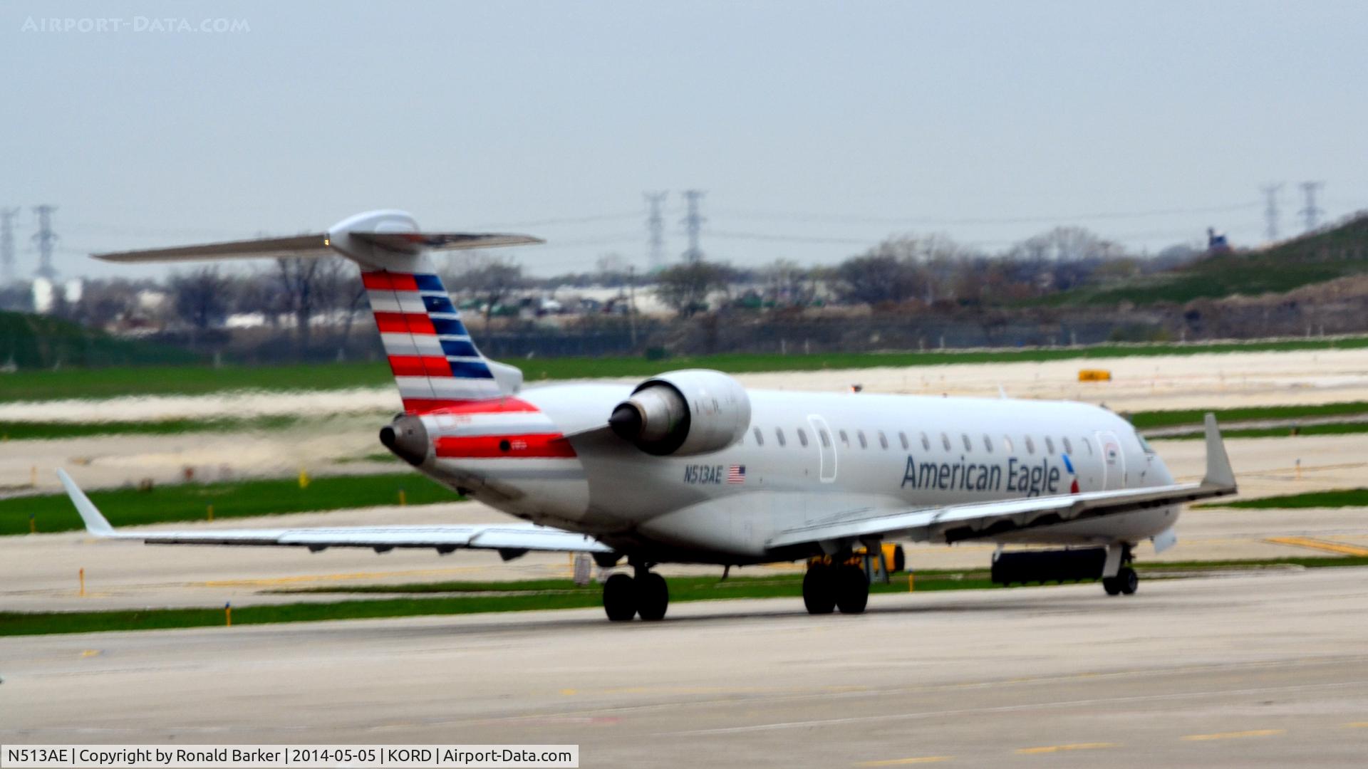 N513AE, 2003 Bombardier CRJ-701 (CL-600-2C10) Regional Jet C/N 10114, Taxi O'Hare