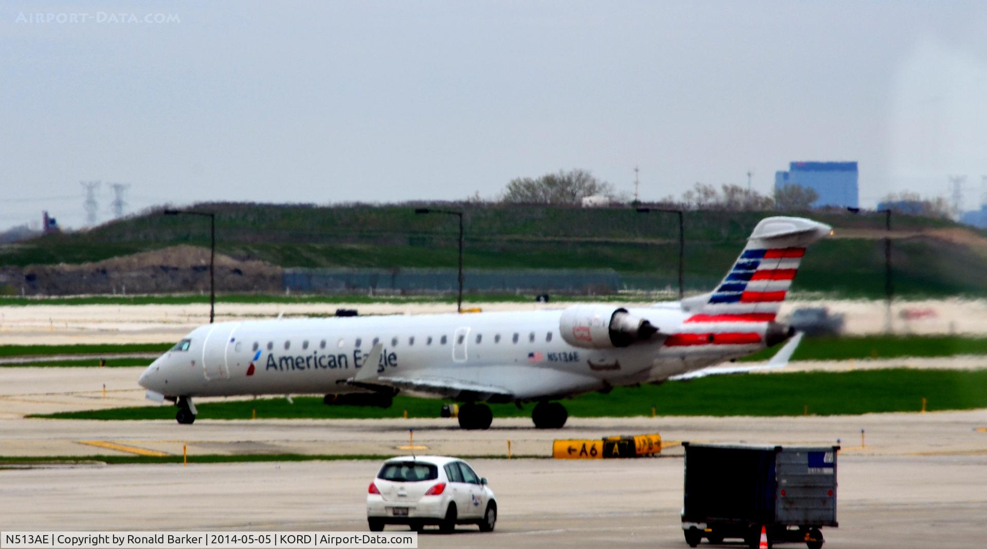 N513AE, 2003 Bombardier CRJ-701 (CL-600-2C10) Regional Jet C/N 10114, Taxi O'Hare