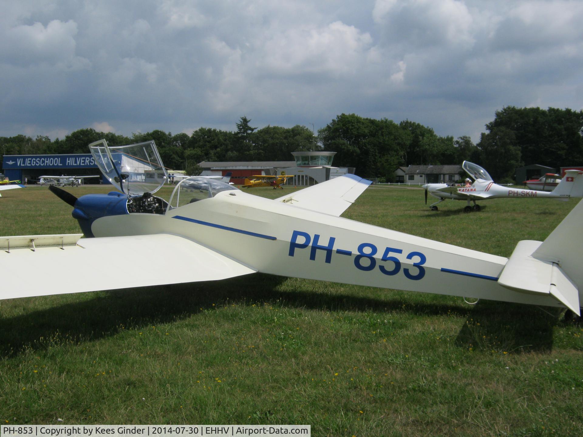 PH-853, Scheibe SF-25C Falke C/N 44229, Parking at EHHV