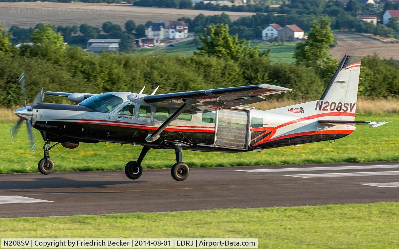 N208SV, 1999 Cessna 208B Grand Caravan C/N 208B0731, moments prior touchdown