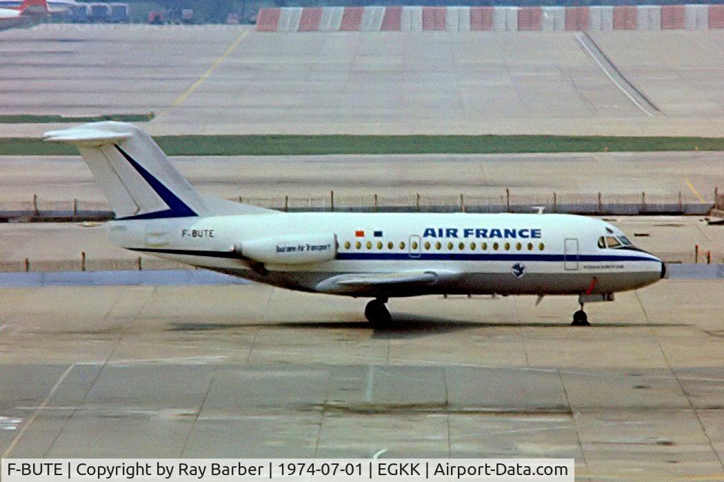 F-BUTE, 1971 Fokker F.28-1000 Fellowship C/N 11031, Fokker F-28-1000 Fellowship [11031] (TAT-Air France) Gatwick~G 01/07/1974. From a slide date approximate.