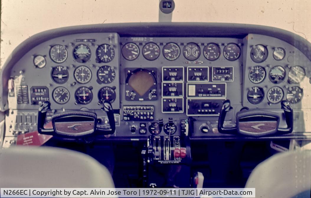 N266EC, Cessna 401B C/N 401B0221, Cabin
