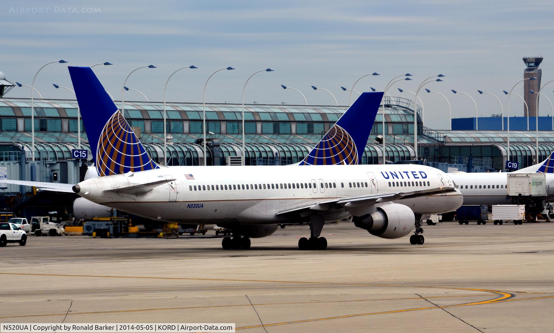 N520UA, 1990 Boeing 757-222 C/N 24890, Taxi O'Hare