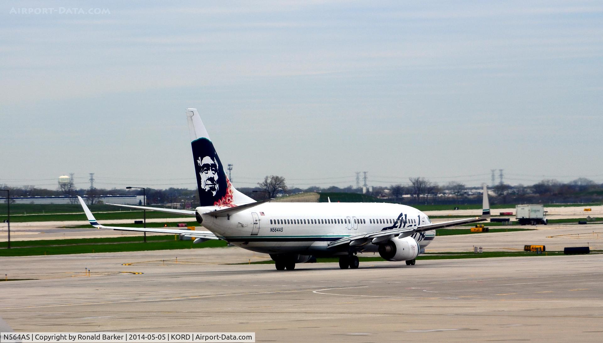 N564AS, 2006 Boeing 737-890 C/N 35103, Taxi O'Hare