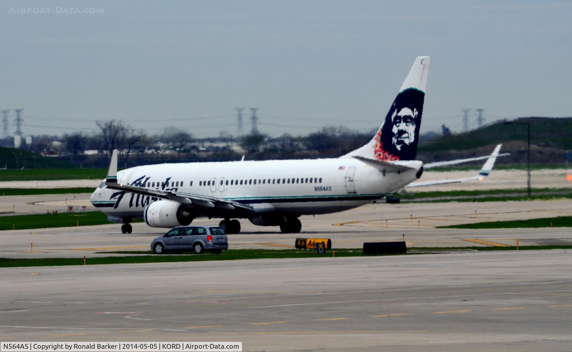 N564AS, 2006 Boeing 737-890 C/N 35103, Taxi O'Hare