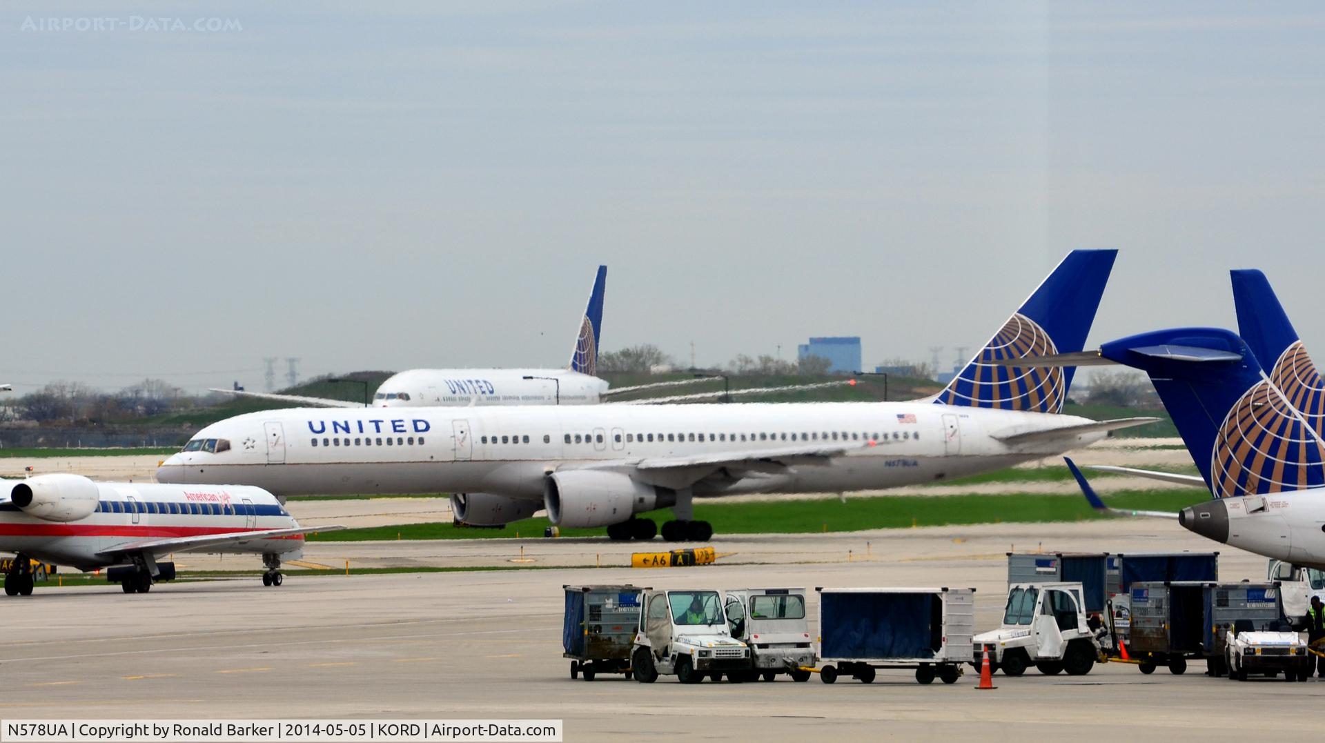 N578UA, 1993 Boeing 757-222 C/N 26694, Taxi O'Hare